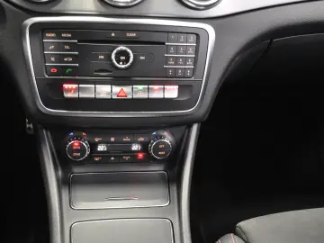 Mercedes Benz CLA 180i AT AMG Apple Android