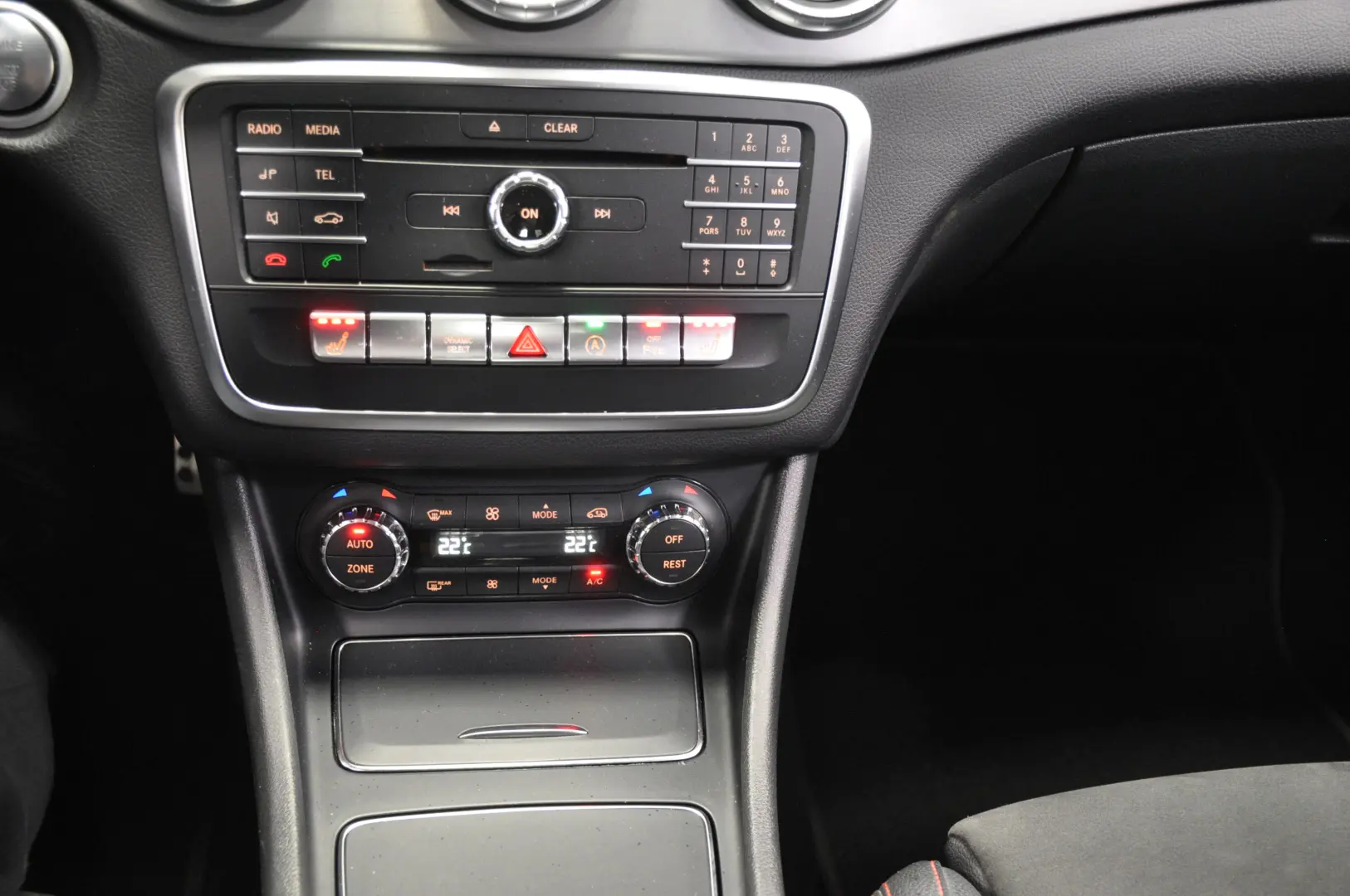 Mercedes Benz CLA 180i AT AMG Apple Android