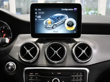 Mercedes Benz CLA 180i AT AMG Apple Android