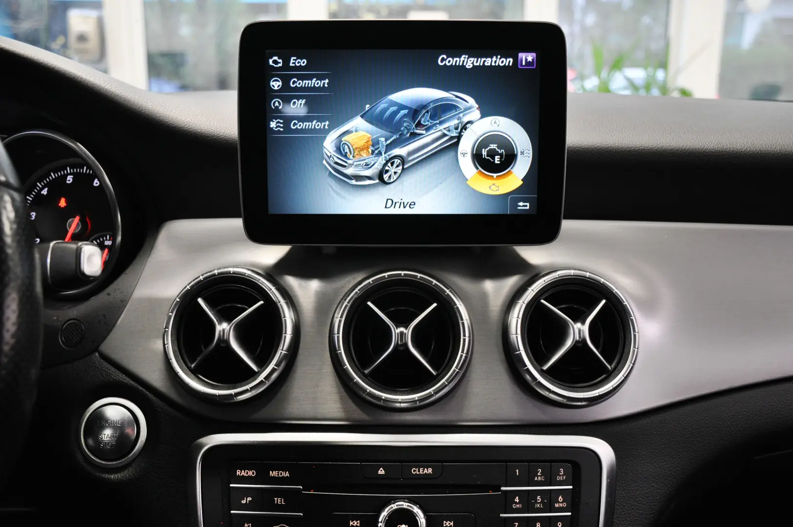 Mercedes Benz CLA 180i AT AMG Apple Android