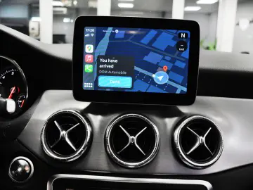 Mercedes Benz CLA 180i AT AMG Apple Android