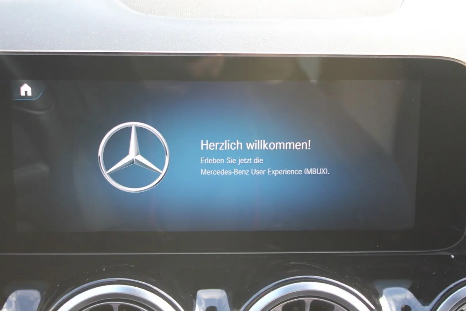 EQA 250 PANO HUD ACC WideScreen 19.197 € NETTO