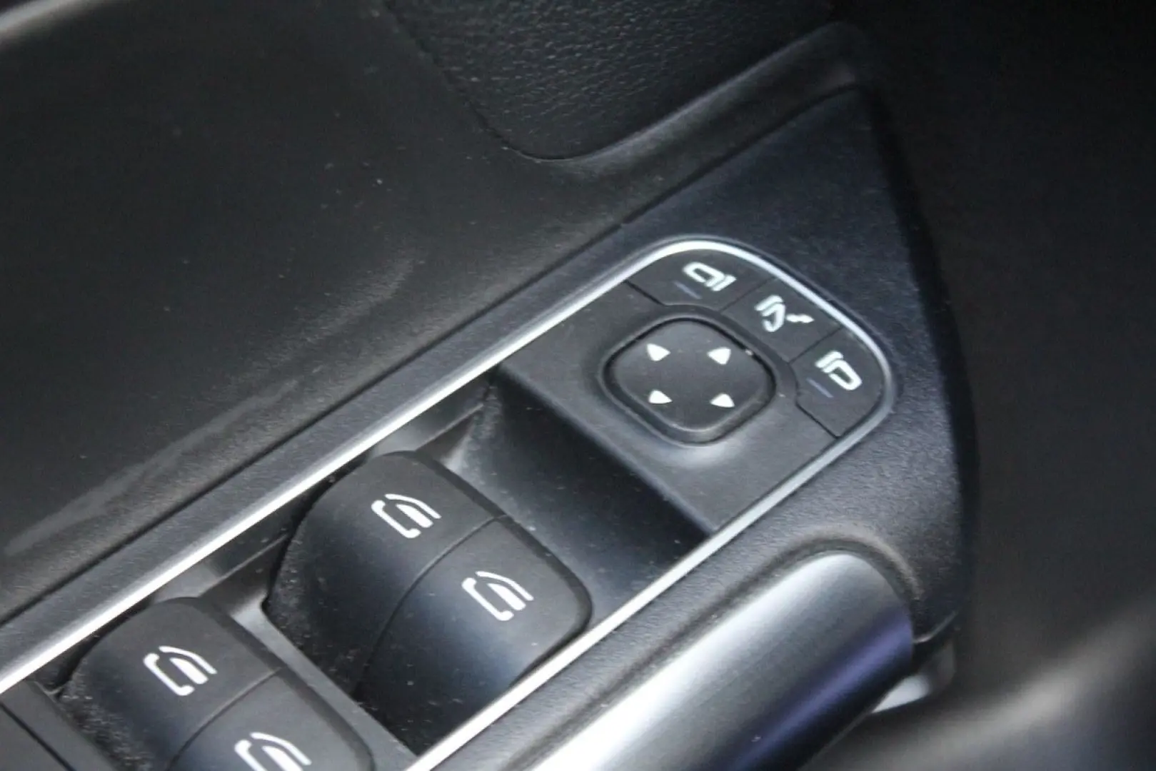 EQA 250 PANO HUD ACC WideScreen 19.197 € NETTO