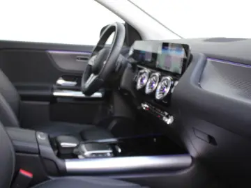 EQA 250 PANO HUD ACC WideScreen 19.197 € NETTO