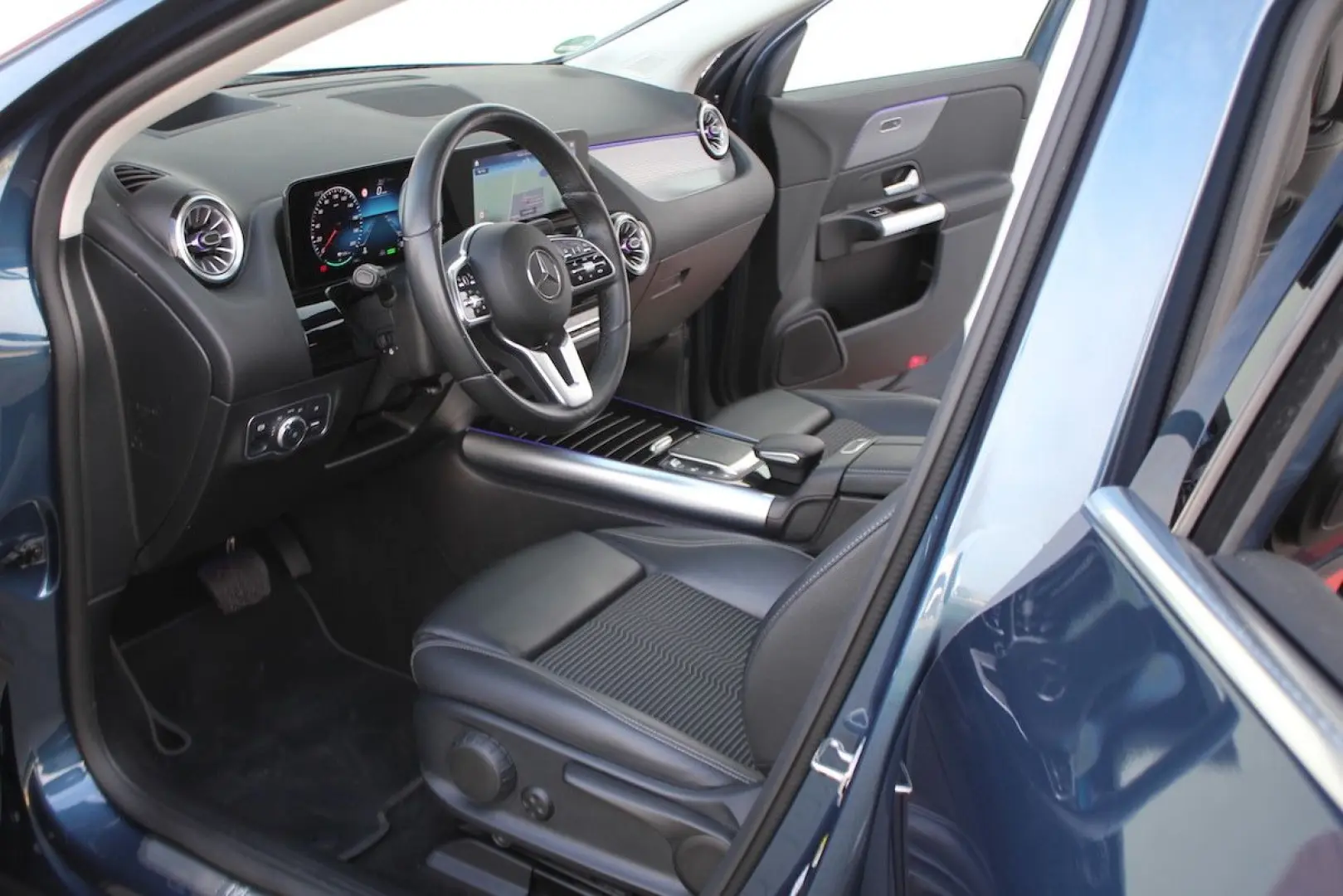 EQA 250 PANO HUD ACC WideScreen 19.197 € NETTO