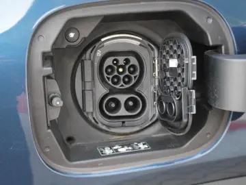 EQA 250 PANO HUD ACC WideScreen 19.197 € NETTO