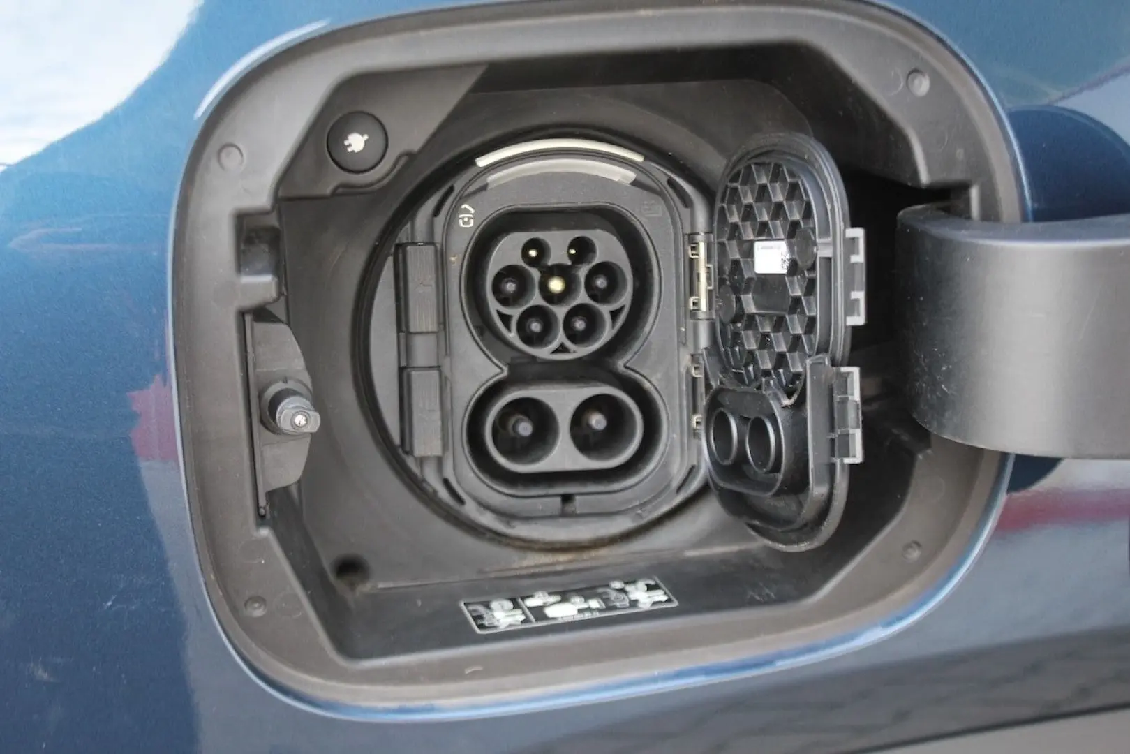 EQA 250 PANO HUD ACC WideScreen 19.197 € NETTO