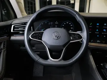 Touareg 3.0TDI Facelift Elegance Luft Pano Allra