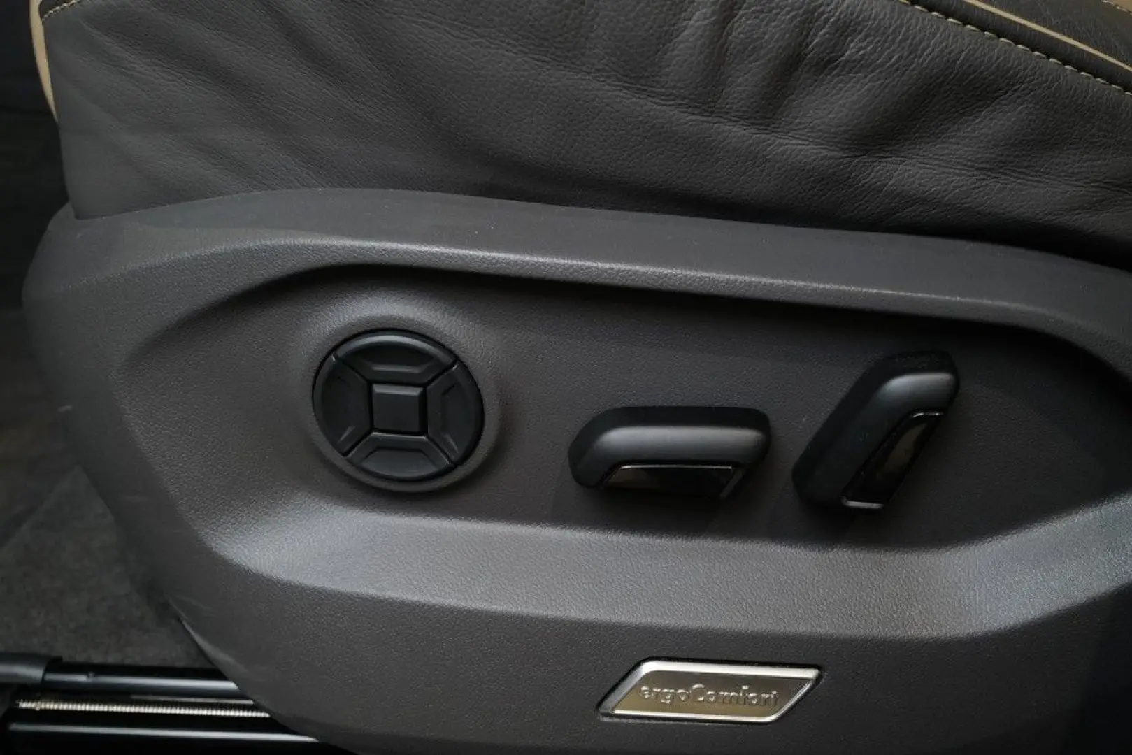 Touareg 3.0TDI Facelift Elegance Luft Pano Allra