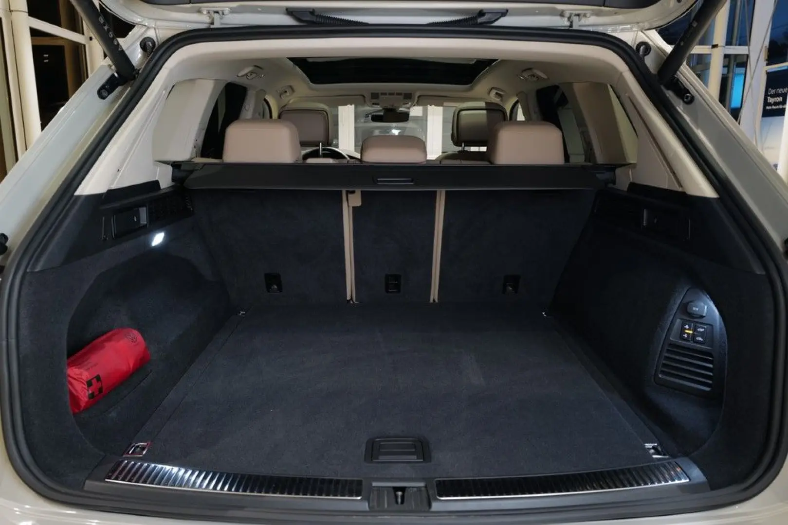 Touareg 3.0TDI Facelift Elegance Luft Pano Allra