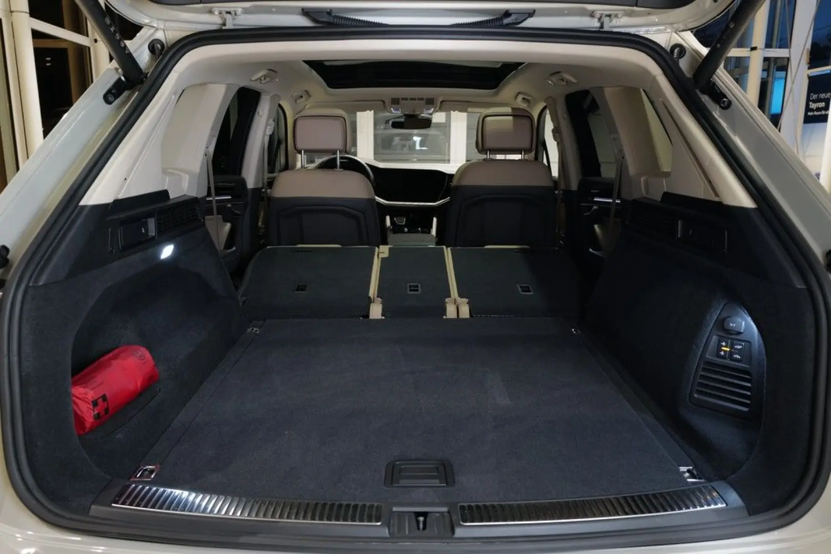 Touareg 3.0TDI Facelift Elegance Luft Pano Allra