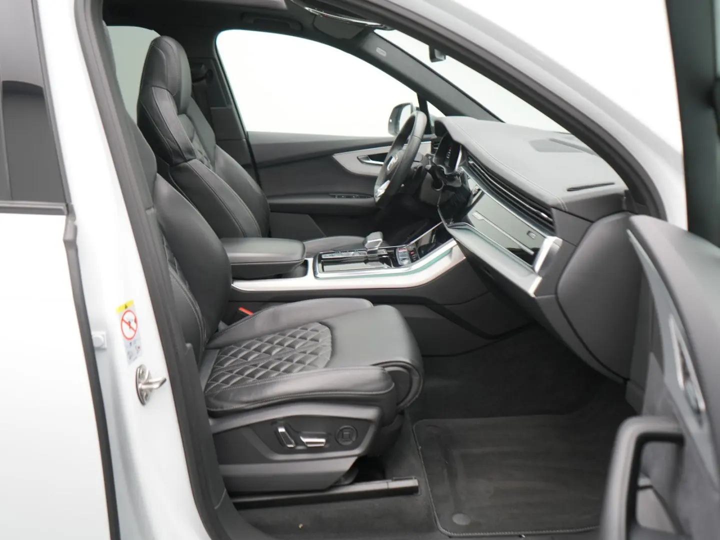 SQ7 STANDHZ PANO AHK RAUTE LUFT LEDER NAVI VIRT