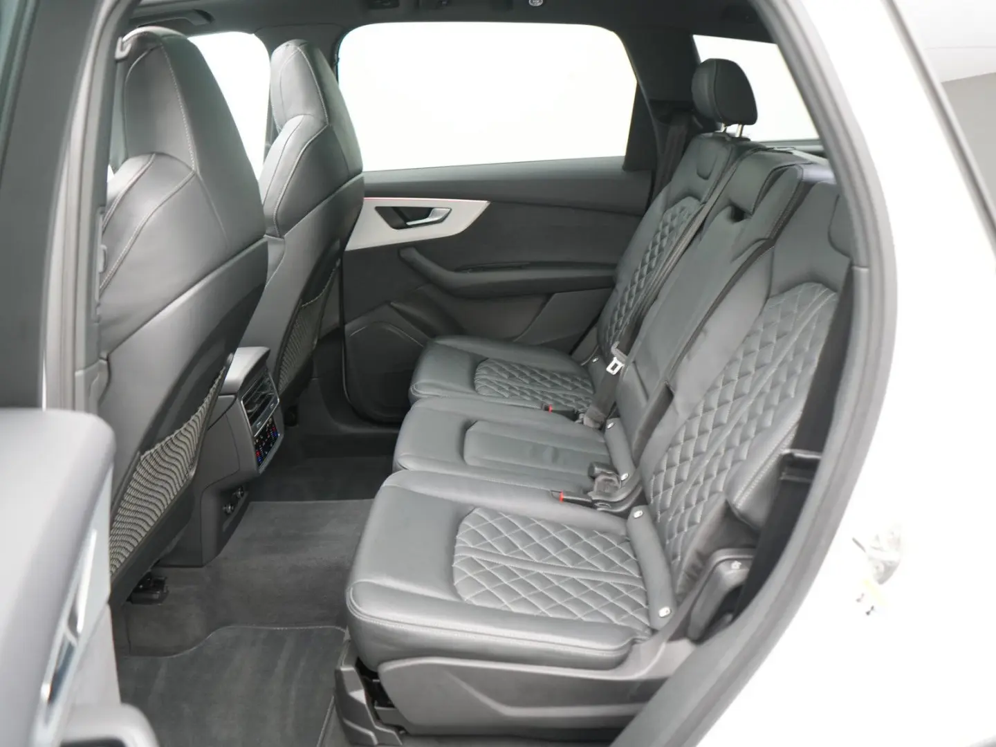 SQ7 STANDHZ PANO AHK RAUTE LUFT LEDER NAVI VIRT