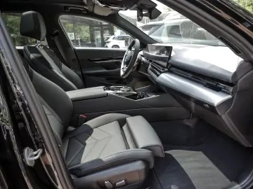 520 d xDrive Tour. M Sport  ACC  AHK  Pano  H K