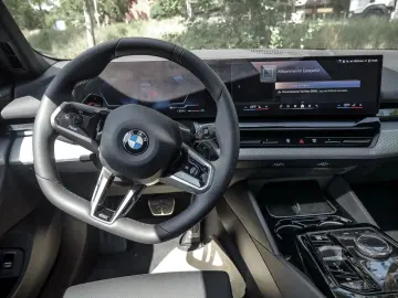 520 d xDrive Tour. M Sport  ACC  AHK  Pano  H K