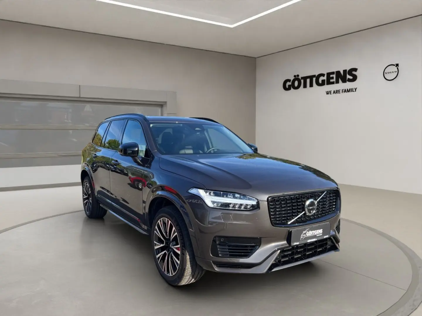 XC90 T8 AWD Plug-in Plus Dark PANO 360  LED