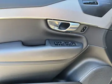 XC90 T8 AWD Plug-in Plus Dark PANO 360  LED