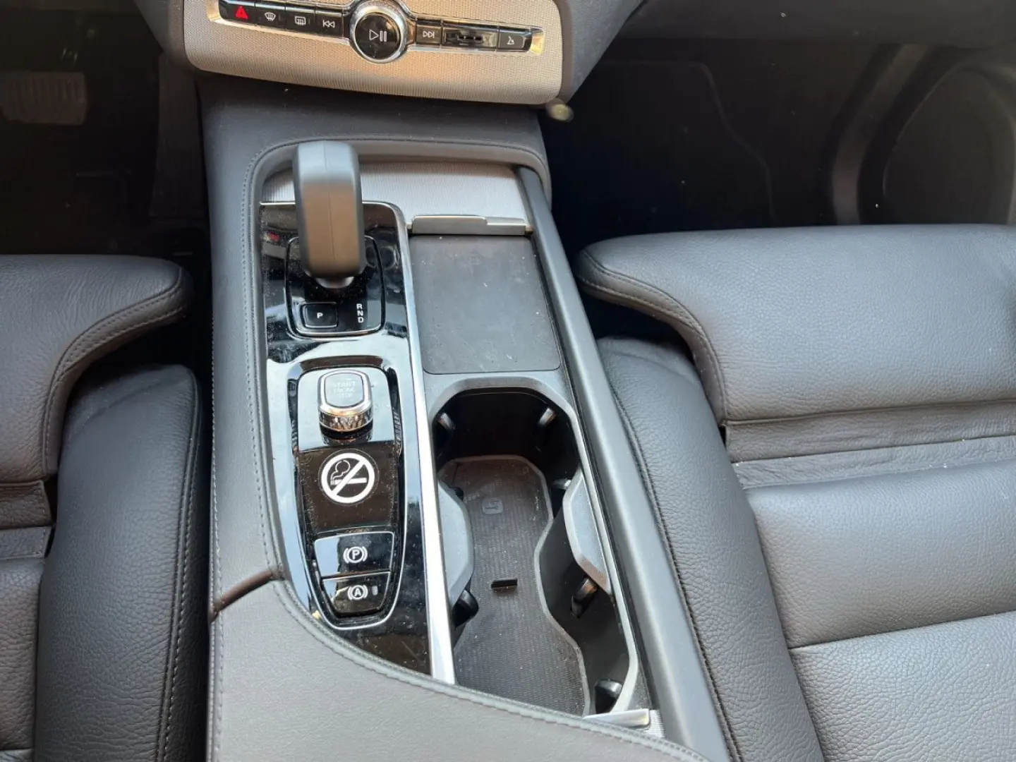 XC90 T8 AWD Plug-in Plus Dark PANO 360  LED