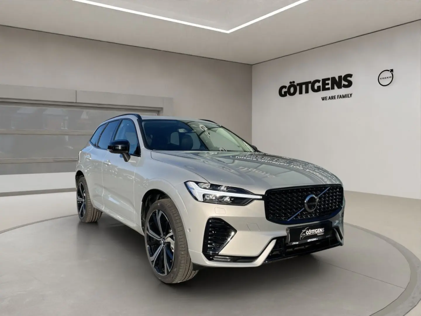 XC60 T8 AWD Ultra Dark LUFT AHK MASSAGE 21LM