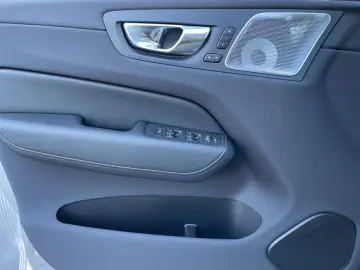 XC60 T8 AWD Ultra Dark LUFT AHK MASSAGE 21LM