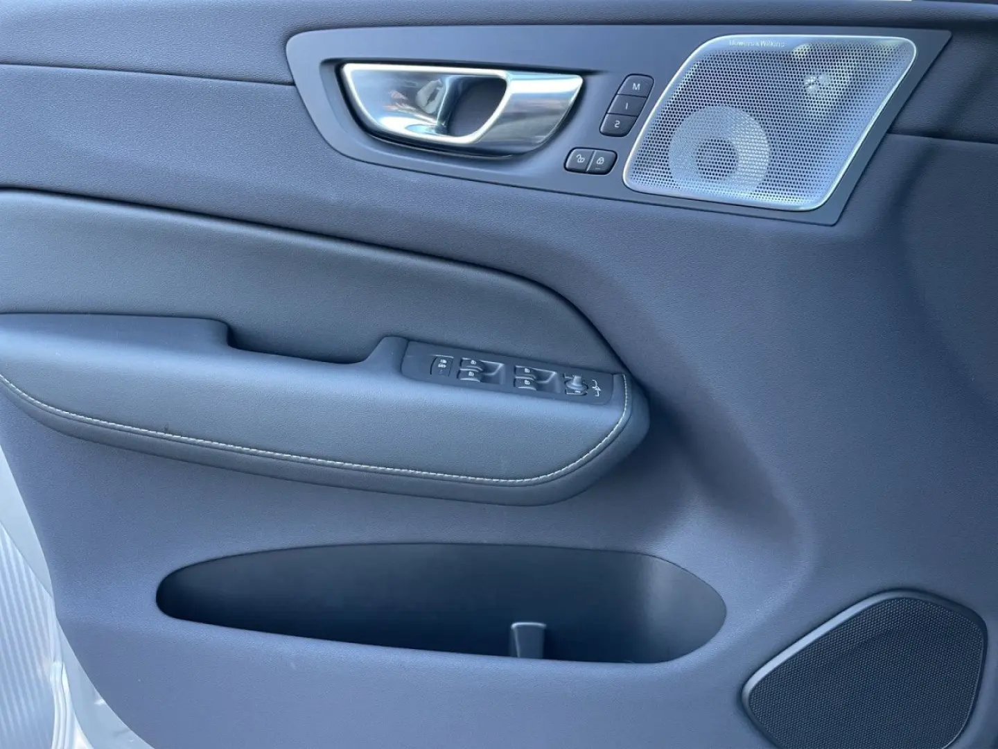 XC60 T8 AWD Ultra Dark LUFT AHK MASSAGE 21LM