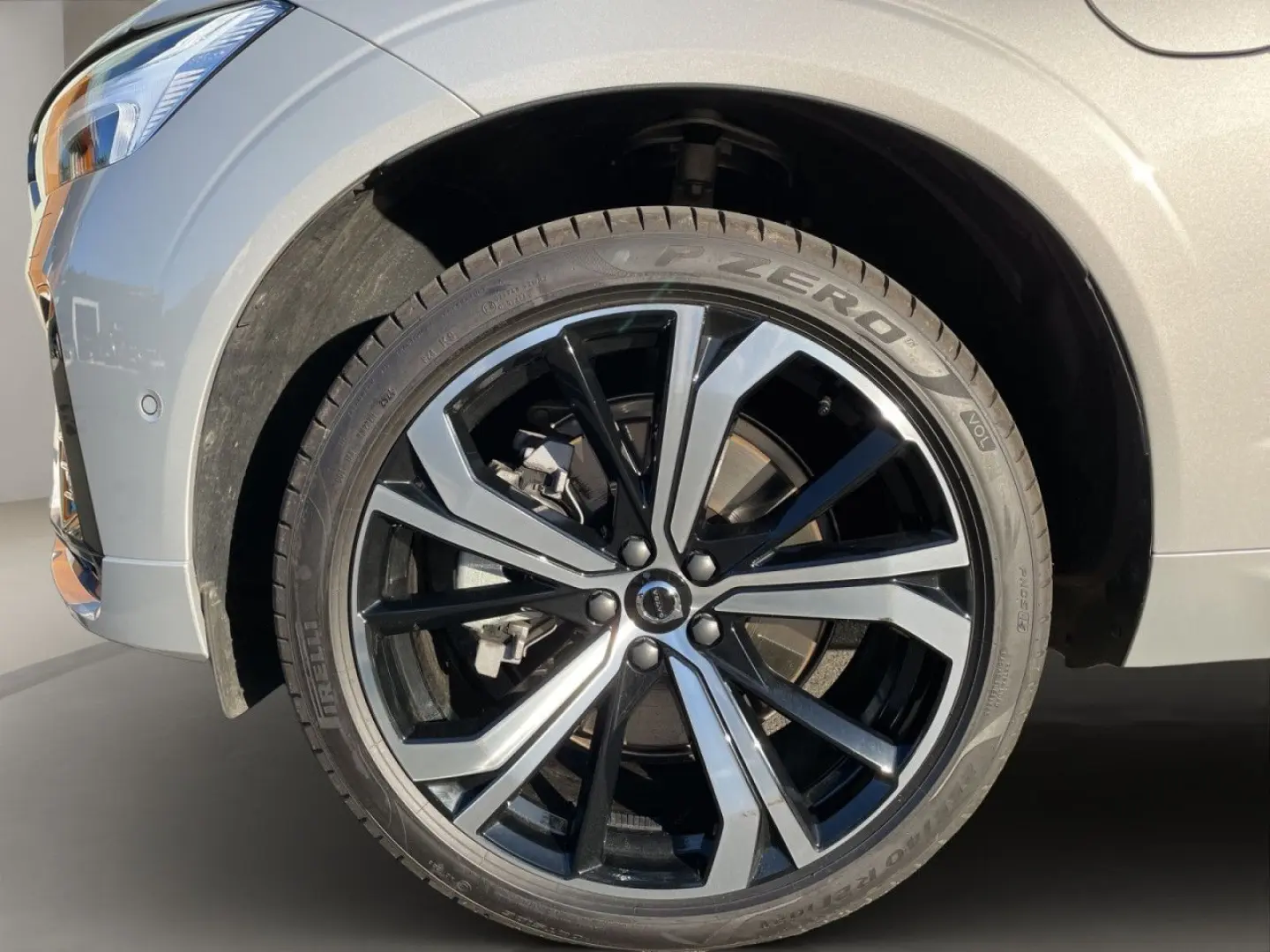 XC60 T8 AWD Ultra Dark LUFT AHK MASSAGE 21LM