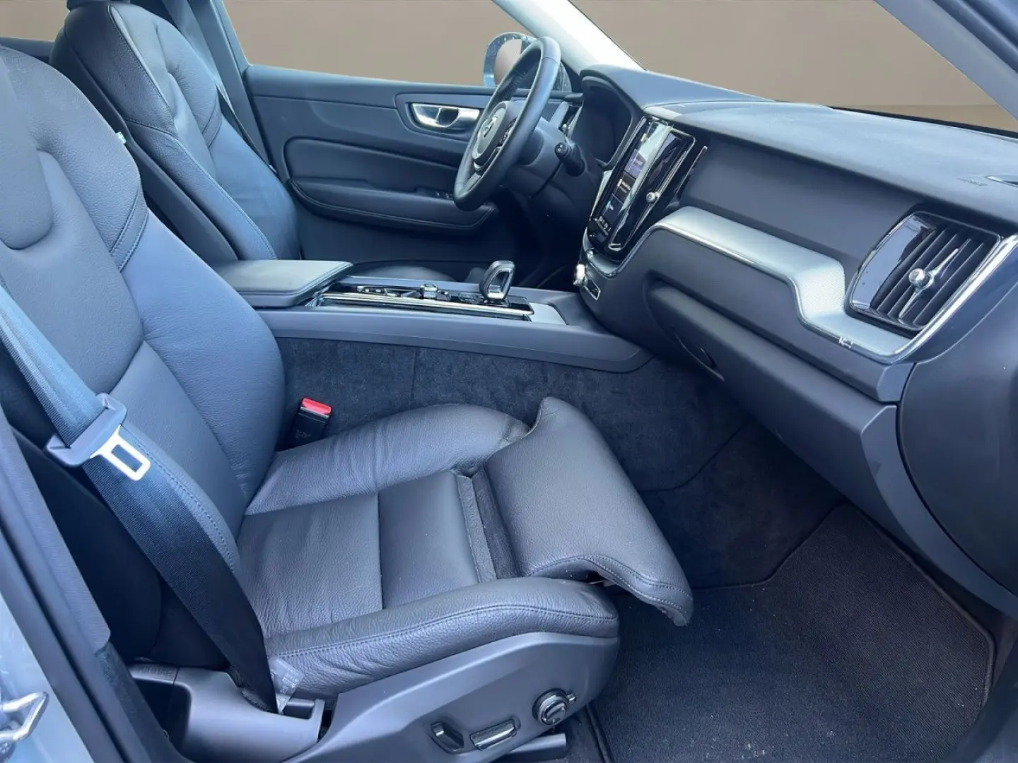 XC60 B4 Plus Dark AHK LED NAVI ACC 19LM KAMERA