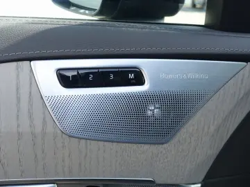 VOLVO XC90 T8 Ultra Dark AWD Massage 360  B&W