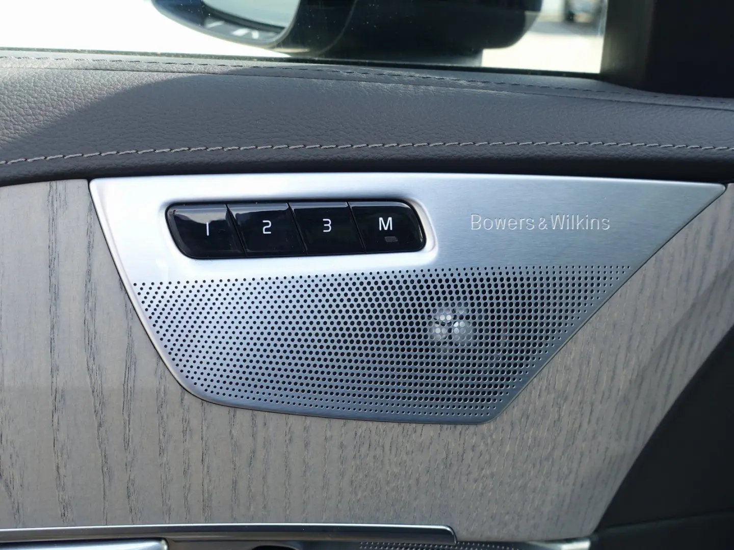 VOLVO XC90 T8 Ultra Dark AWD Massage 360  B&W