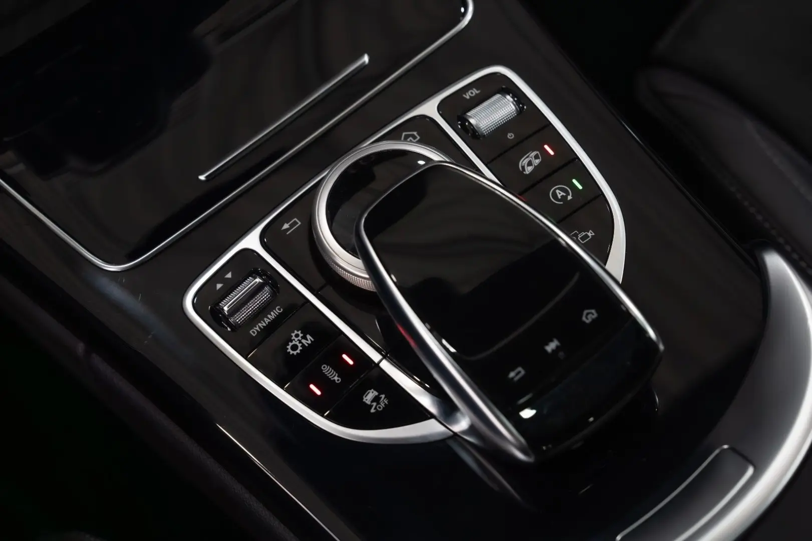 C 63 S AMG Coupe SPORTABGAS DRIVER`S NIGHT PANO