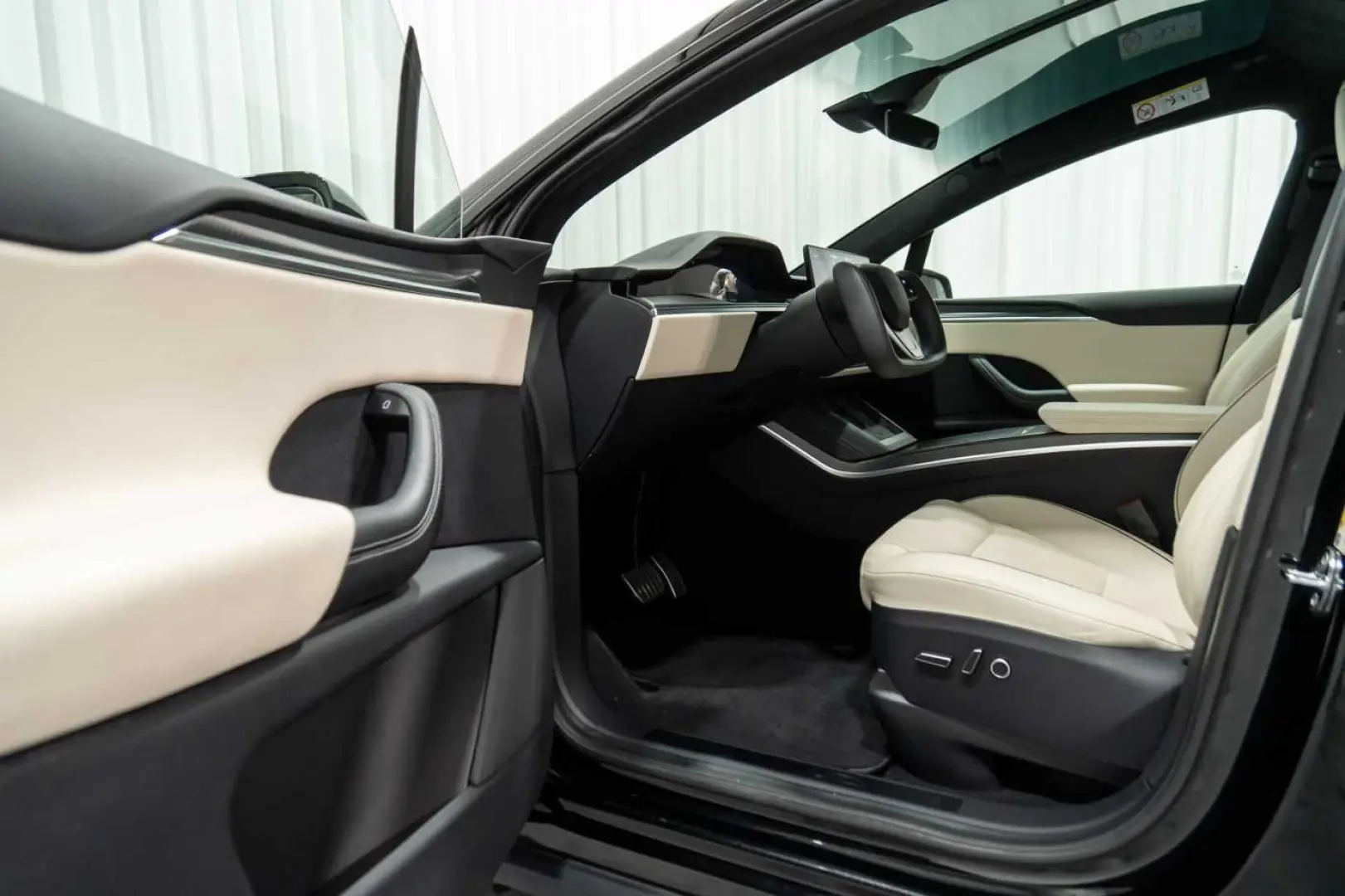 Model X Plaid AWD 1020HP Yoke 6 Seats Autopilot