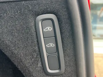 VOLVO XC90 T8 Ultra Bright LUFT PANO MASSAGE
