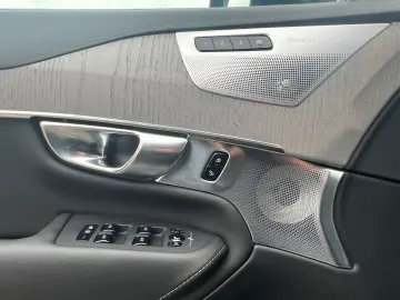 VOLVO XC90 T8 Ultra Bright LUFT PANO MASSAGE