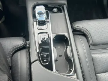 VOLVO XC90 T8 Ultra Bright LUFT PANO MASSAGE