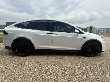 Model X Plaid FSD 6-seat 22