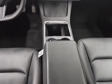 Model 3 RWD Navi Pano Leder RFK