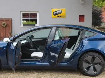 Model 3 SR  - Innen weiß!! Nur 799 € im Auto-ABO