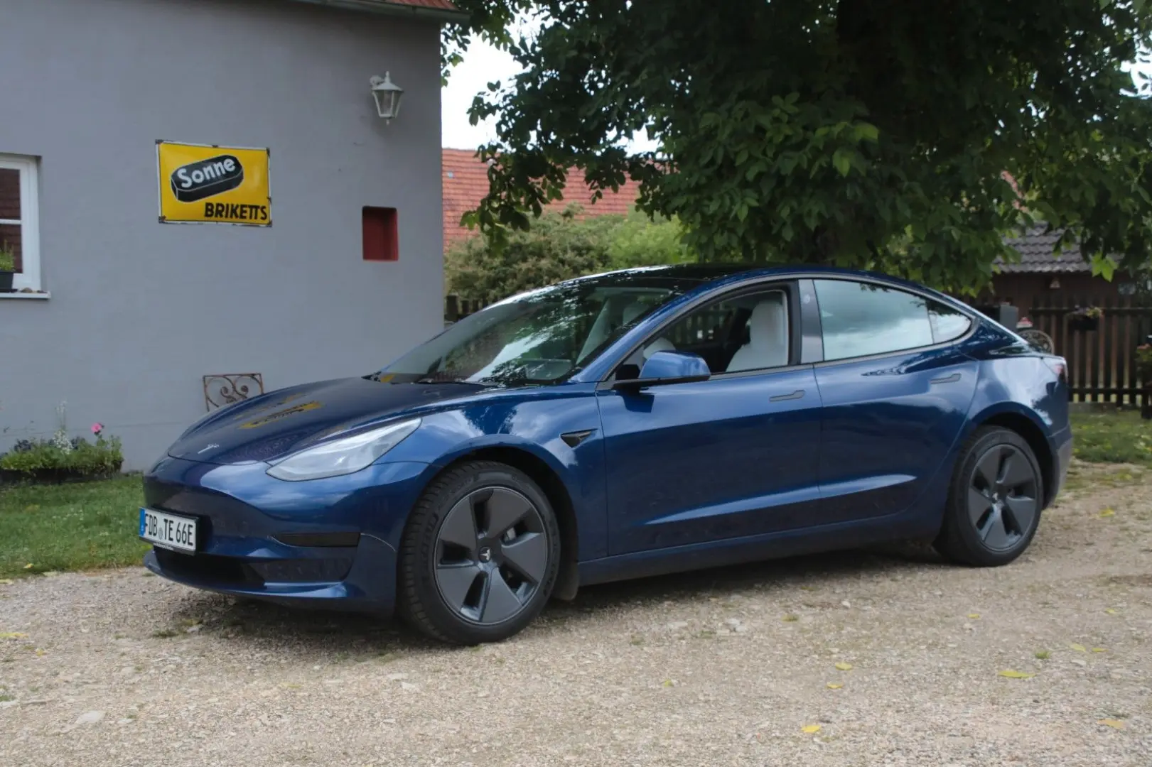 Model 3 SR  - Innen weiß!! Nur 799 € im Auto-ABO