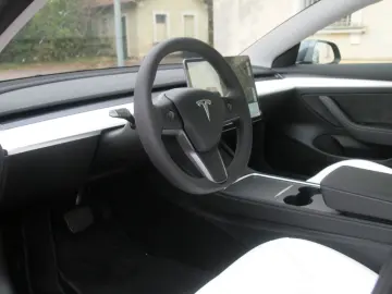Model 3 SR  - Innen weiß!! Nur 799 € im Auto-ABO