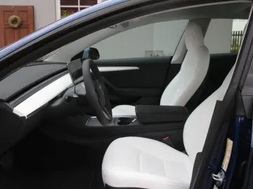 Model 3 SR  - Innen weiß!! Nur 799 € im Auto-ABO