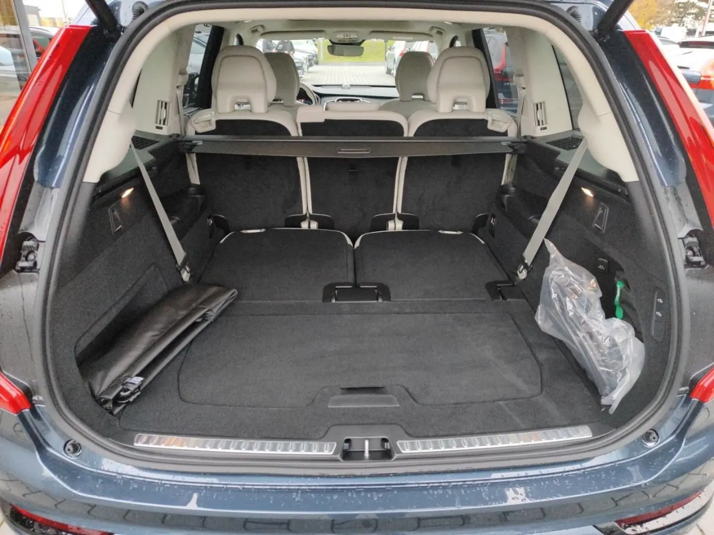 VOLVO XC90 T8 AWD Plug-In-Hybrid Ultra Dark M 360