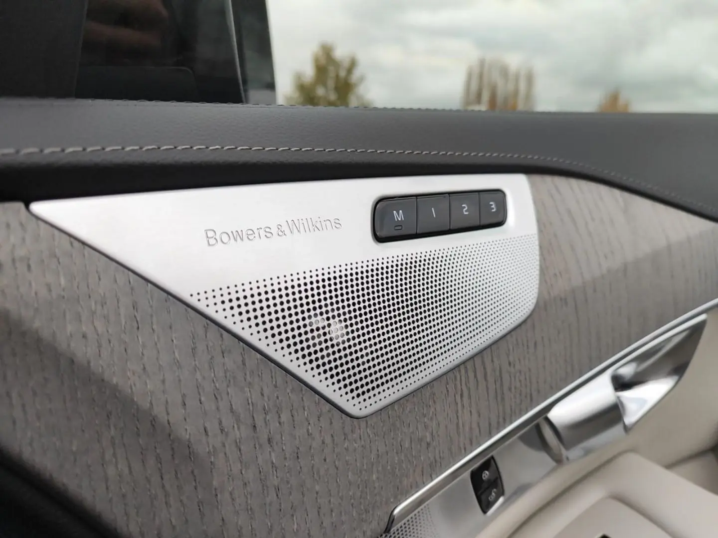 VOLVO XC90 T8 AWD Plug-In-Hybrid Ultra Dark M 360