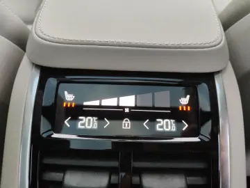 VOLVO XC90 T8 AWD Plug-In-Hybrid Ultra Dark M 360