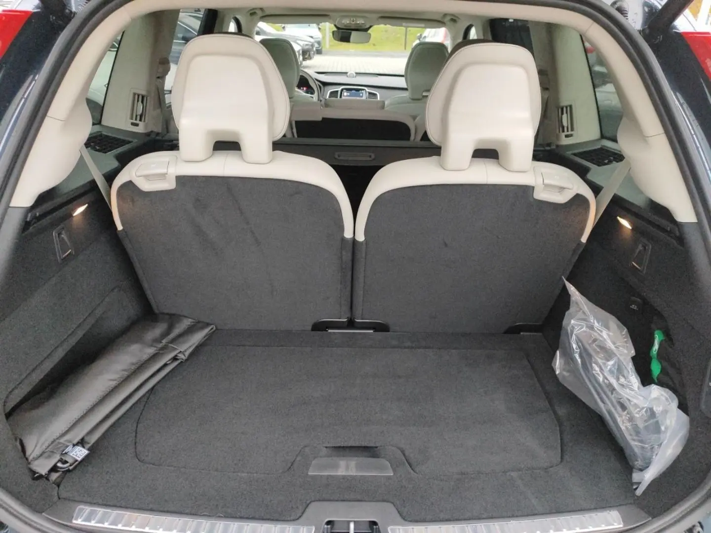 VOLVO XC90 T8 AWD Plug-In-Hybrid Ultra Dark M 360