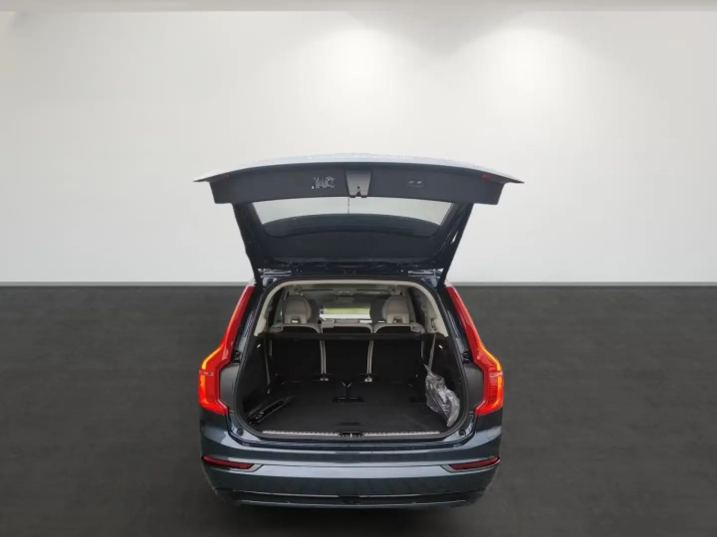 VOLVO XC90 T8 AWD Plug-In-Hybrid Ultra Dark M 360