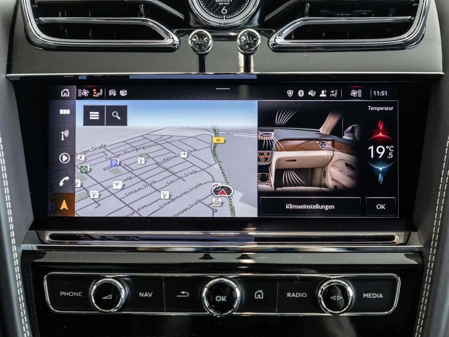 Bentayga V8 TOURING   NAIM   AHK   STANDHEIZUNG