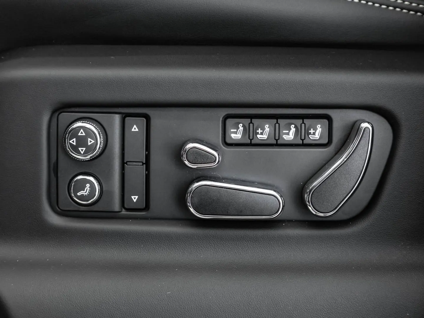 Bentayga V8 TOURING   NAIM   AHK   STANDHEIZUNG