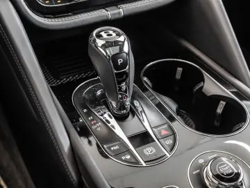 Bentayga V8 TOURING   NAIM   AHK   STANDHEIZUNG