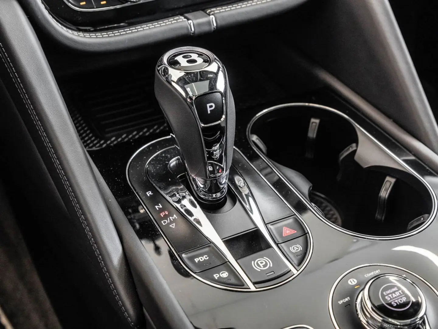 Bentayga V8 TOURING   NAIM   AHK   STANDHEIZUNG