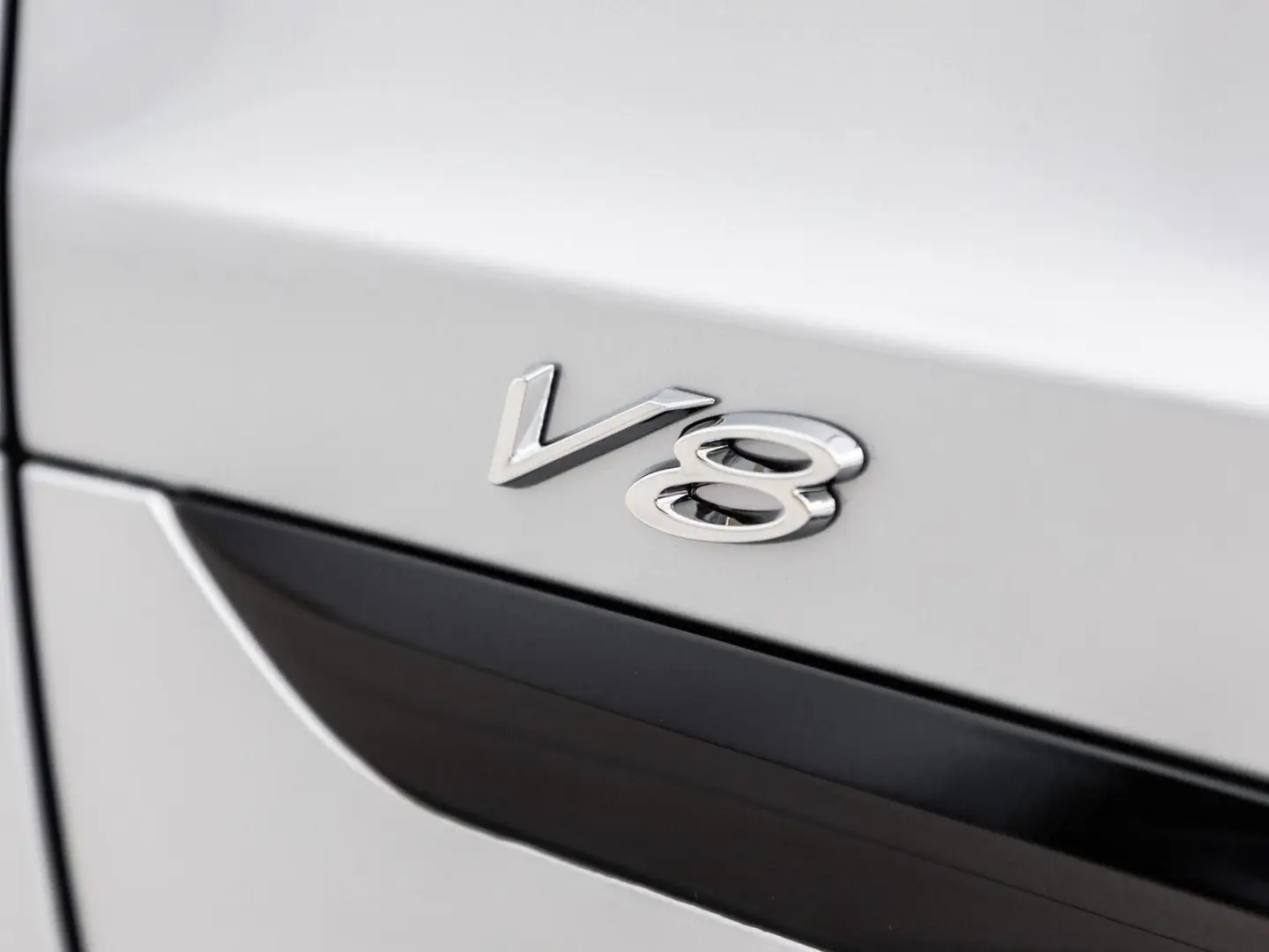 Bentayga V8 TOURING   NAIM   AHK   STANDHEIZUNG